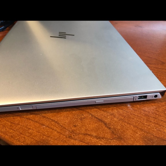 Touch screen laptop - Picture 4 of 5